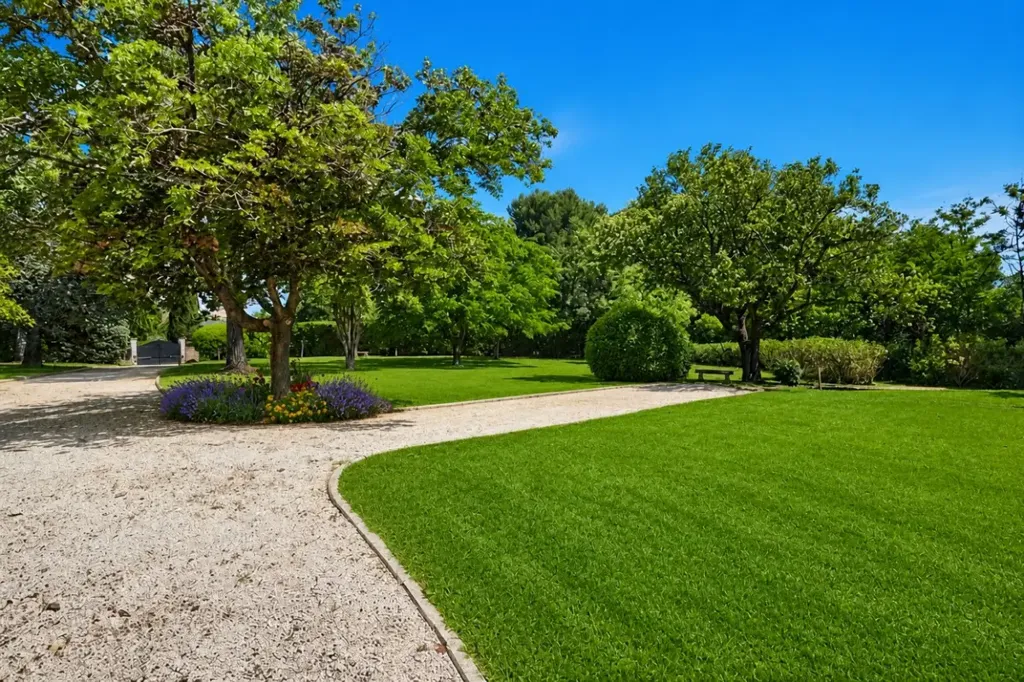 Garden - Secure Reception Property with Pool in Aix-en-Provence