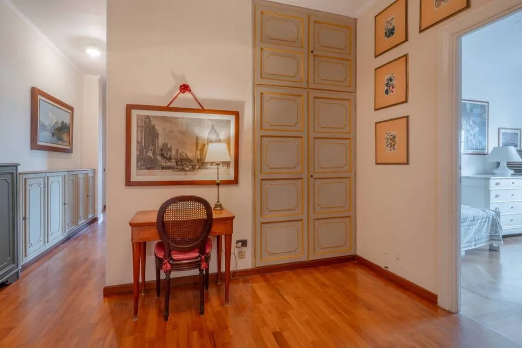 Bureau - Luxury Apartment with Panoramic Terrace in Genoa