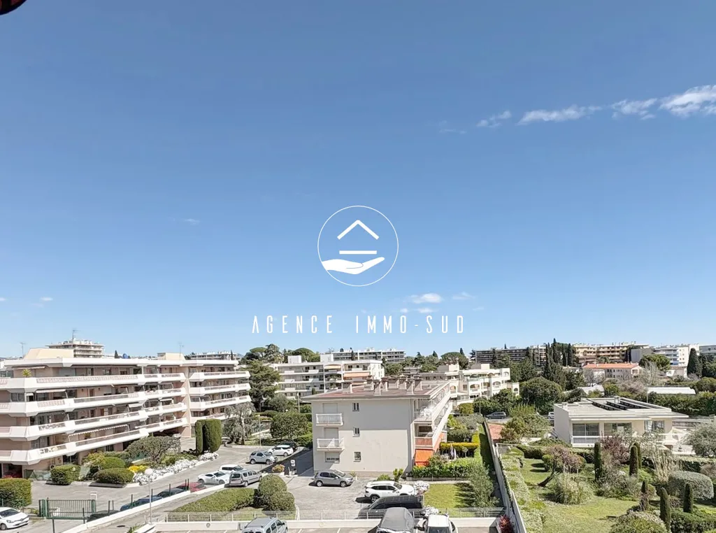 Rõdu - Renovated Flat with Balconies near Cagnes Hippodrome