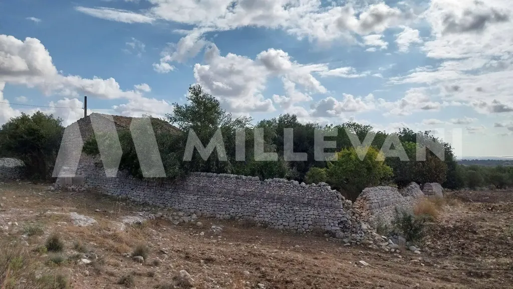 Aed - Rustic Property with Olive Trees in Modica