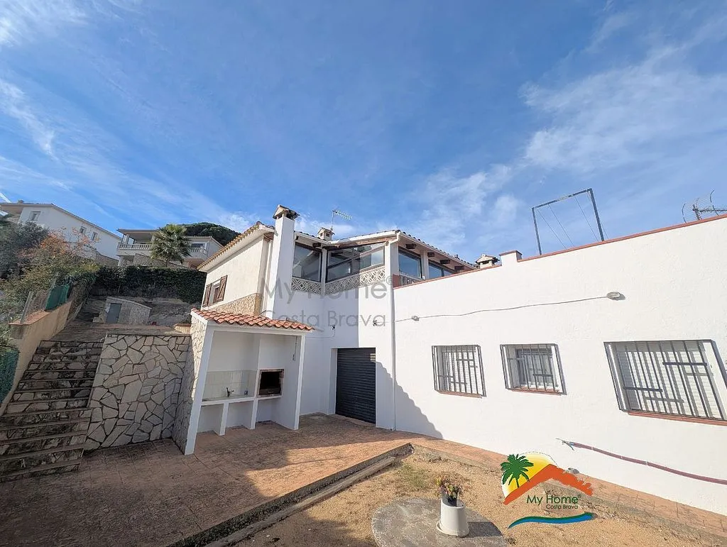 Esterno - Chalet with Pool and Terrace in Aiguaviva Parc