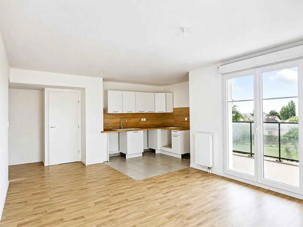Séjour - Appartement 4 Pièces avec Balcon à Gagny