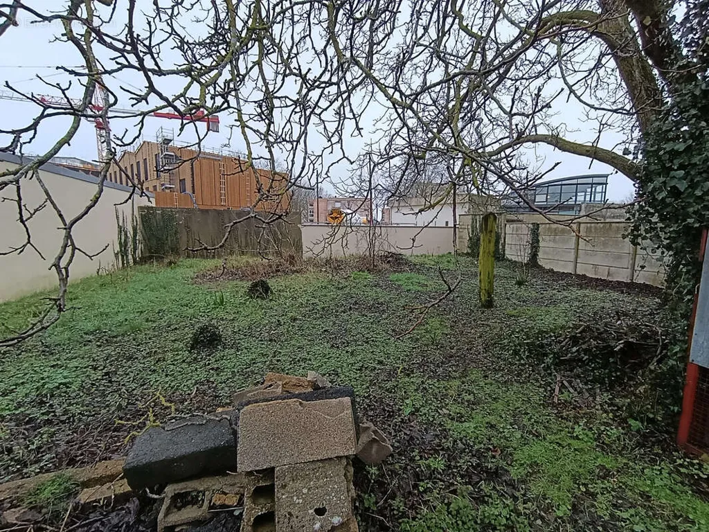 Garden - Artisanal Complex with Storage in Mainvilliers
