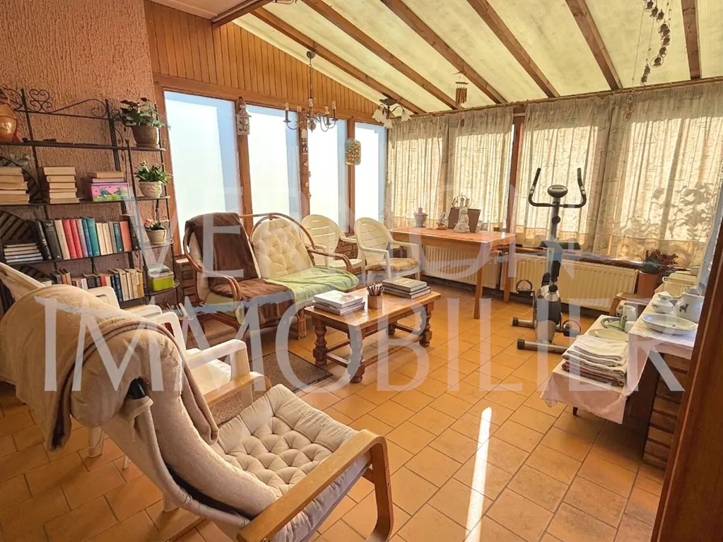 Toad - Detached House with Veranda in Vernon