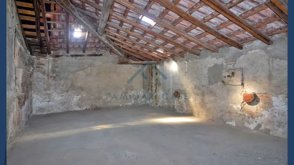 Pièces - Terraced Villa for Renovation in Varese