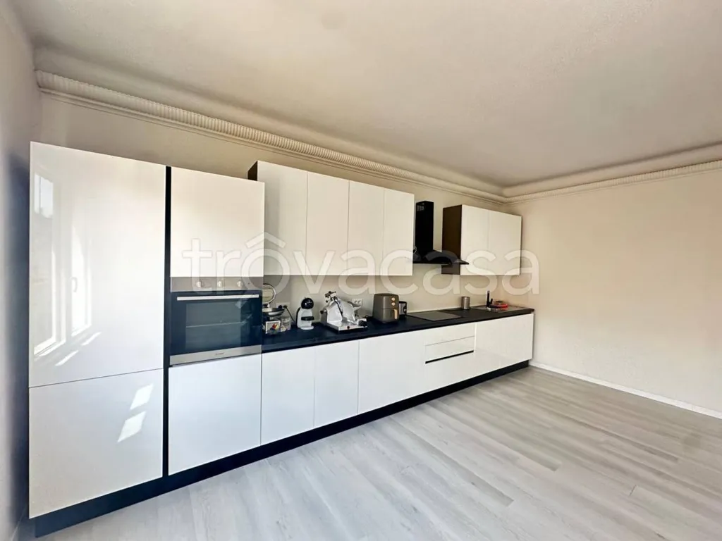 Cucina - Appartamento ristrutturato con terrazza a Galliate