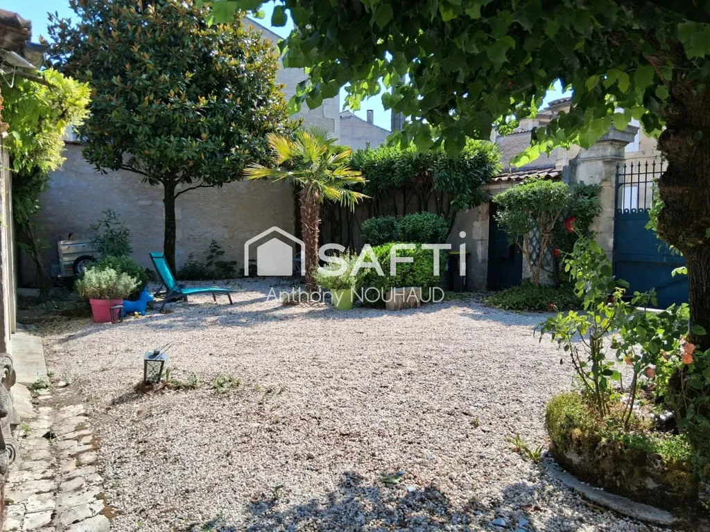 Jardin - Maison de Maître avec Jardin et Dépendance à Cognac