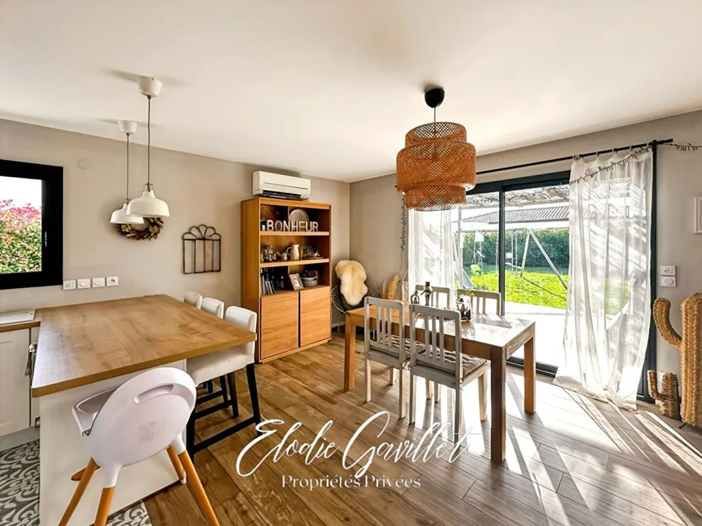 Salle à manger - Villa Moderne avec Jardin à Pennautier