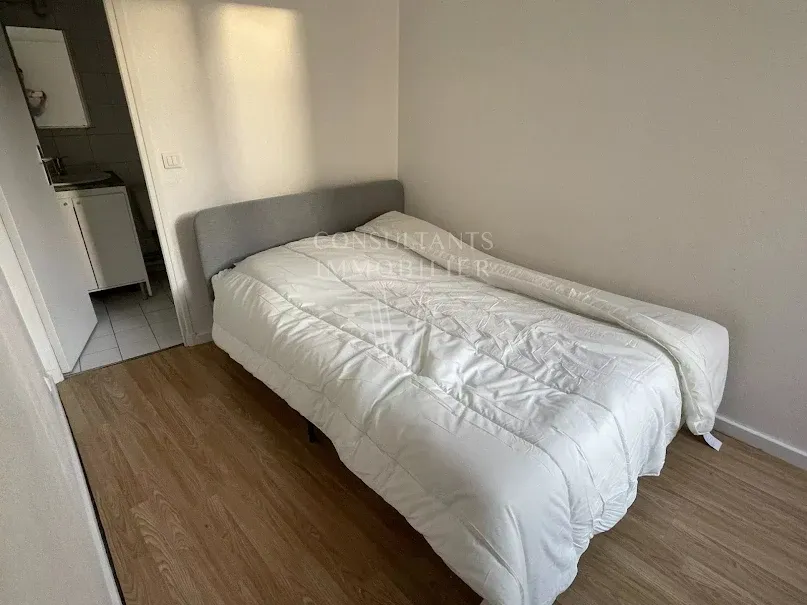 Chambres - Appartement Lumineux avec Cave à Paris 16ème