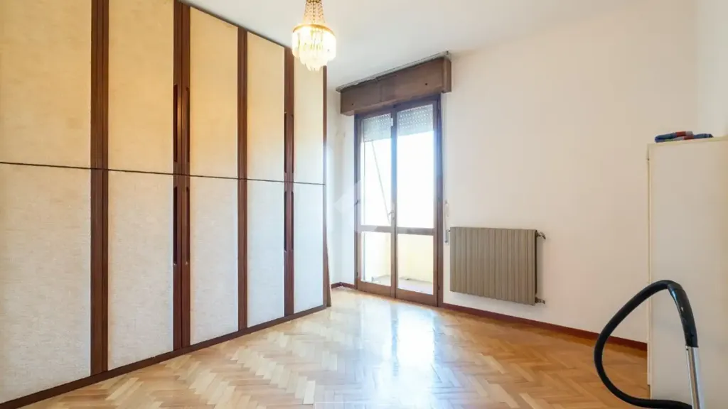 Chambres - Two-Level Attico with Terraces in Vignola