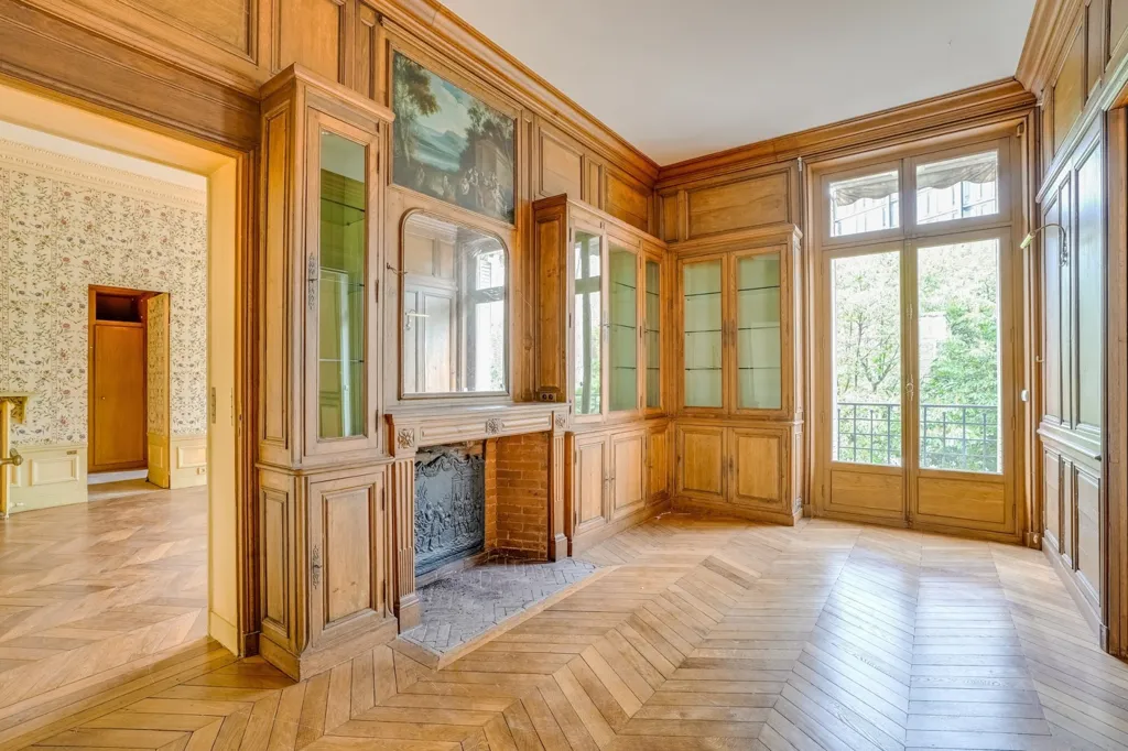Séjour - Appartement 8 Pièces avec Balcon au 2ème Étage, Paris 6