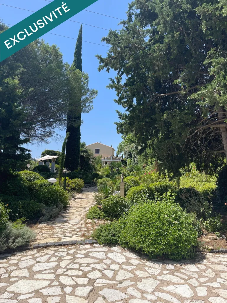 Aed - Charming House with Vineyard View in Alignan-Du-Vent