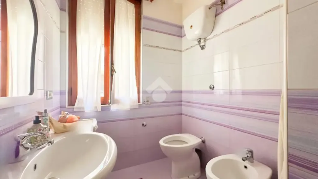 Salles de bain - Corner Apartment with Balcony in San Severo
