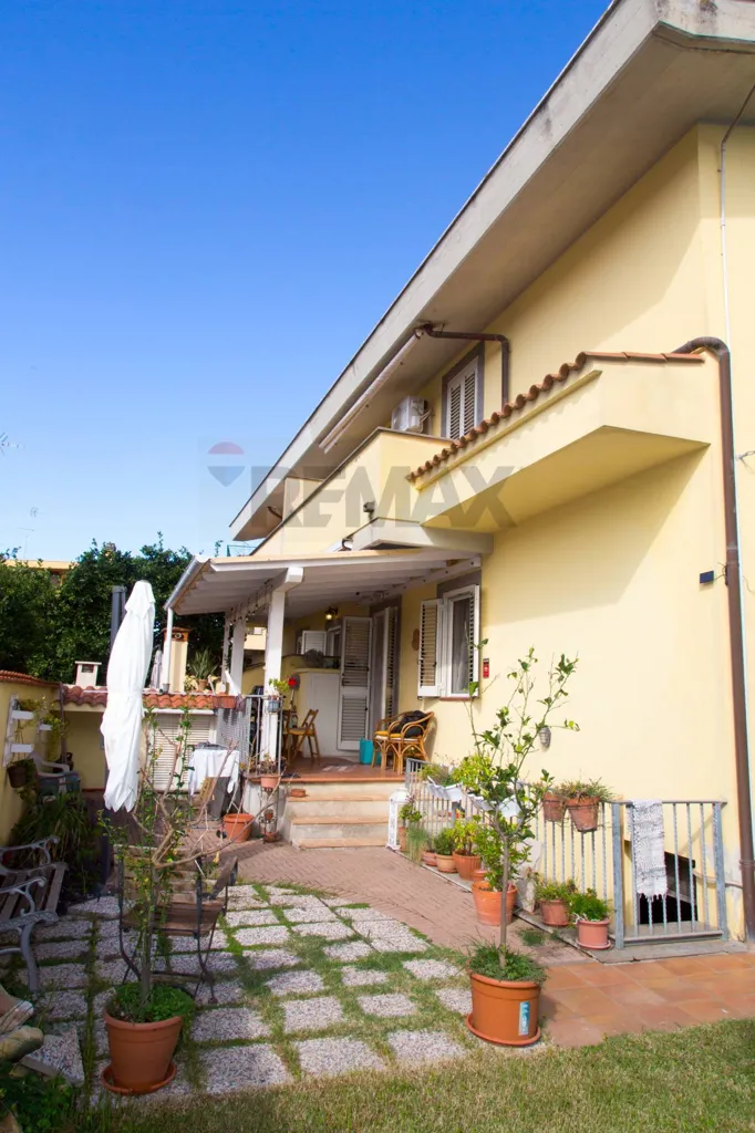 Jardin - Bifamiliar Villa with Terrace in Anzio