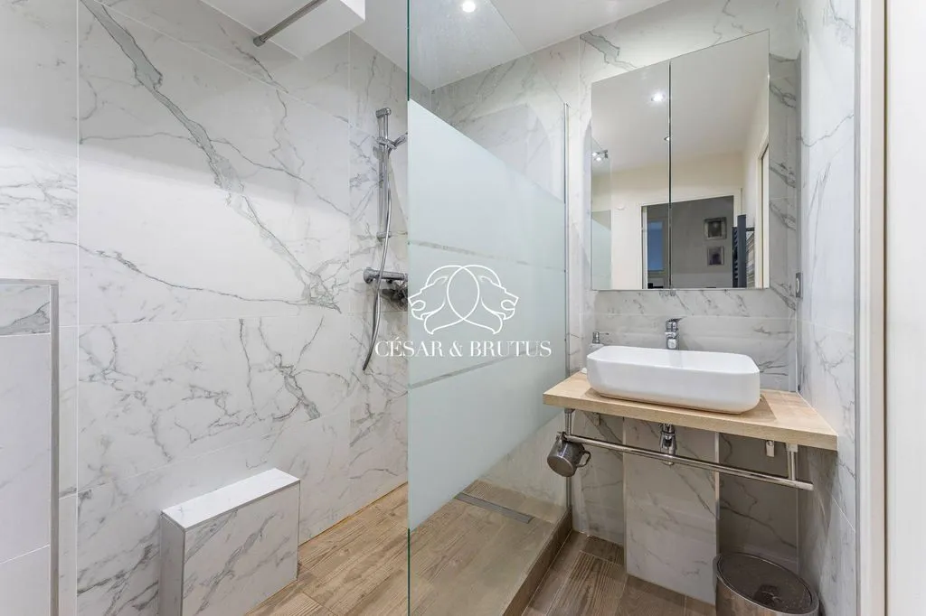 Vannitoad - Luxury Apartment with Private Garden in Villeurbanne
