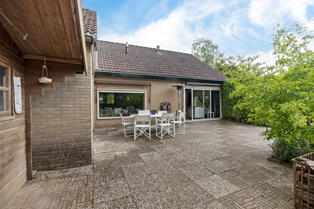 Terrass - Semi-Bungalow with Carport in Havelte