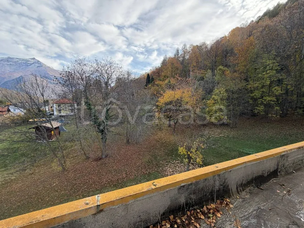 Jardin - Two-Bedroom Apartment with Balcony in Chiomonte