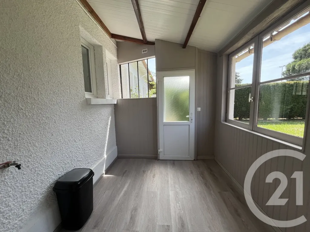 Esik - Detached House with Workshop in Châtellerault