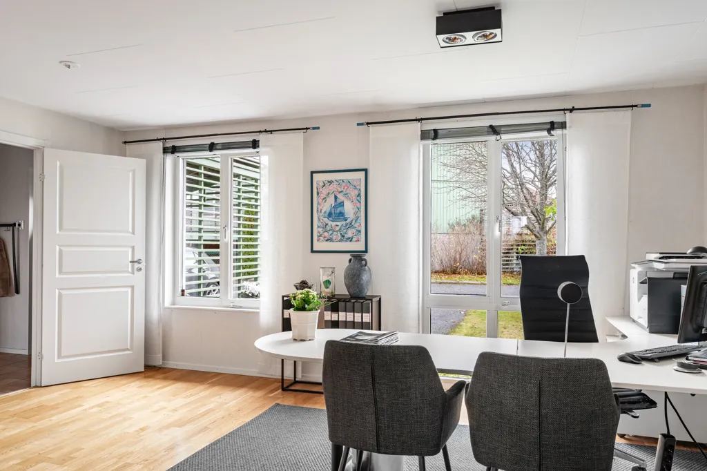 Bureau - 2-Storey Villa with Garden View near Golf Course