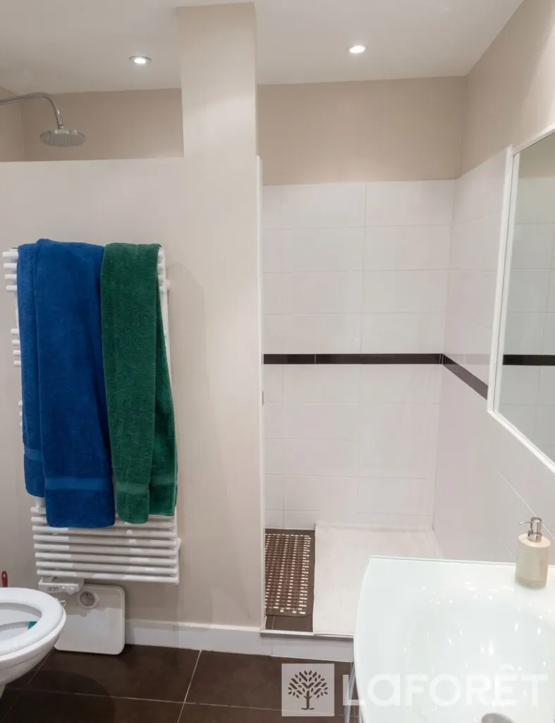 Salles de bain - Maison de Village avec Piscine à Maureilhan