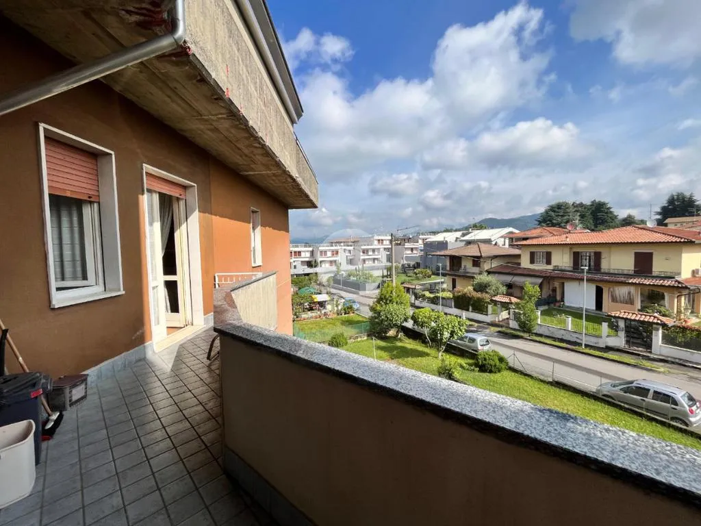 Balcon - Spacious 2-Bedroom Flat with Balcony in Erbusco