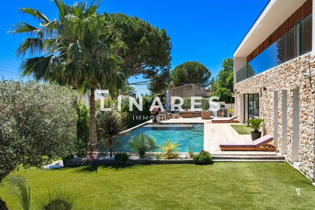Piscine - Villa Contemporaine avec Piscine à Château-Gombert