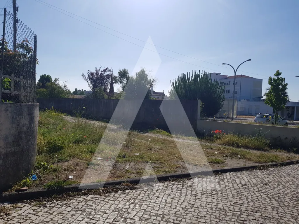 Jardin - Construction Plot with Two Frontages in Ovar City Centre