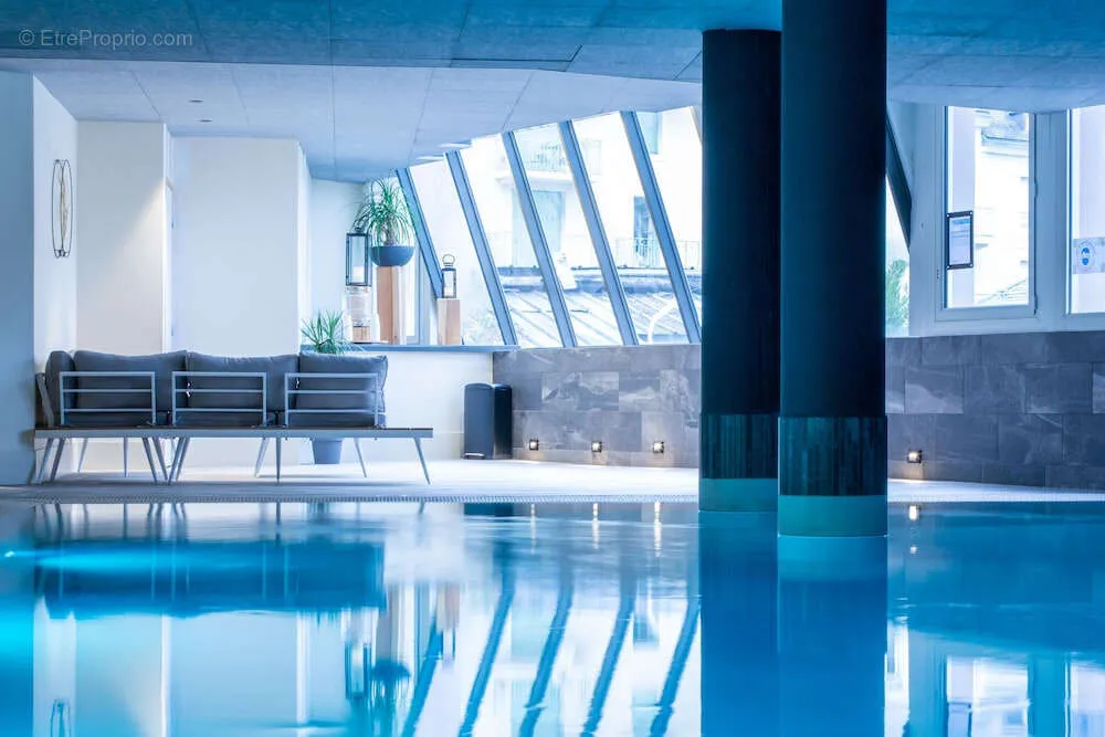 Piscine - Appartement Meublé avec Parking à Cauterets