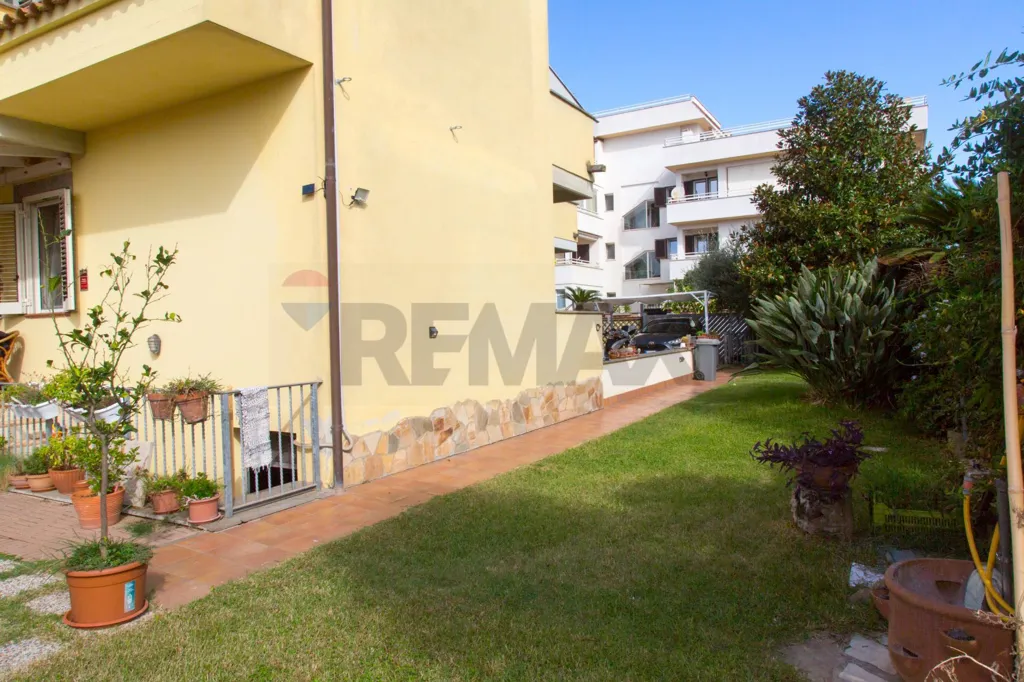 Jardin - Bifamiliar Villa with Terrace in Anzio
