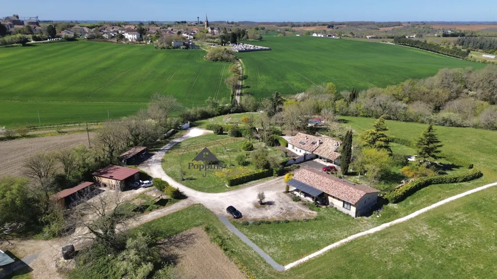 Vue aérienne - Domaine Éco-Responsable avec Activité Locative à Bourg-de-Visa