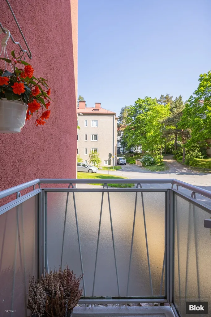 Balcon - Renovated Apartment with Balcony in Ruskeasuo