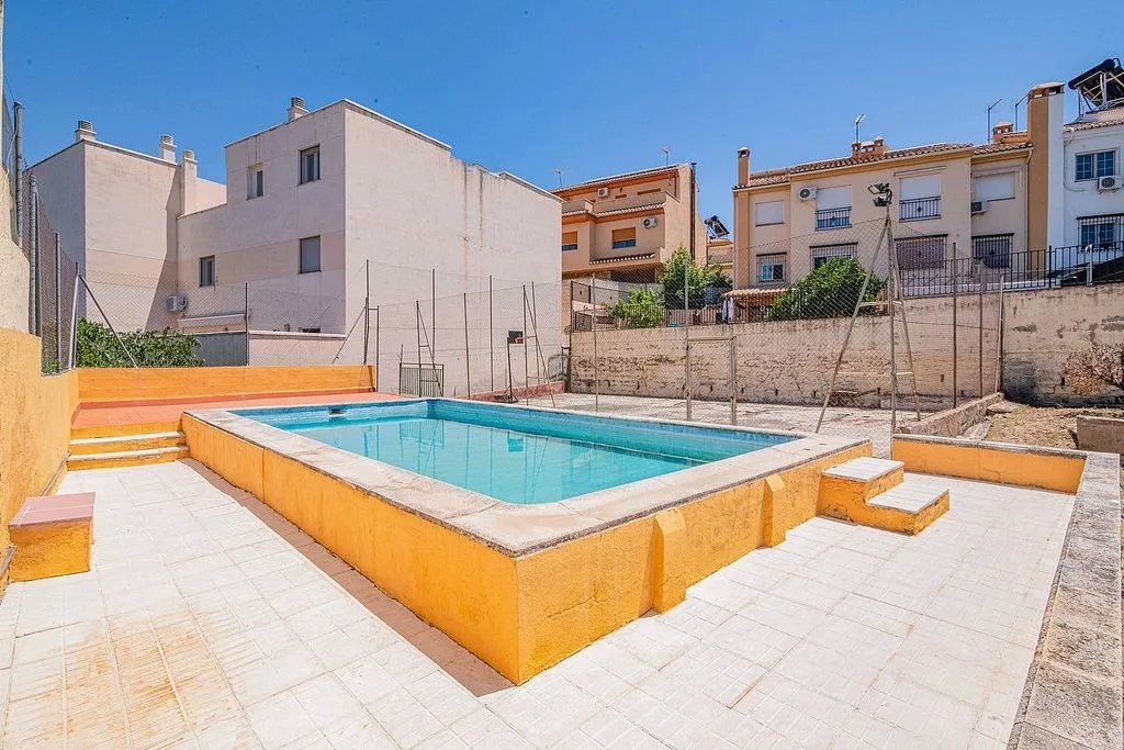 Bassein - Chalet with Pool and Garden in Cajar