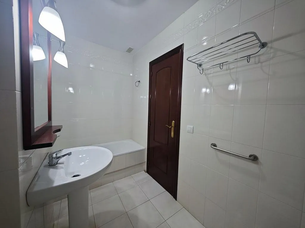 Bathrooms - Apartment with Balcony in Urban Centre, Chiclana