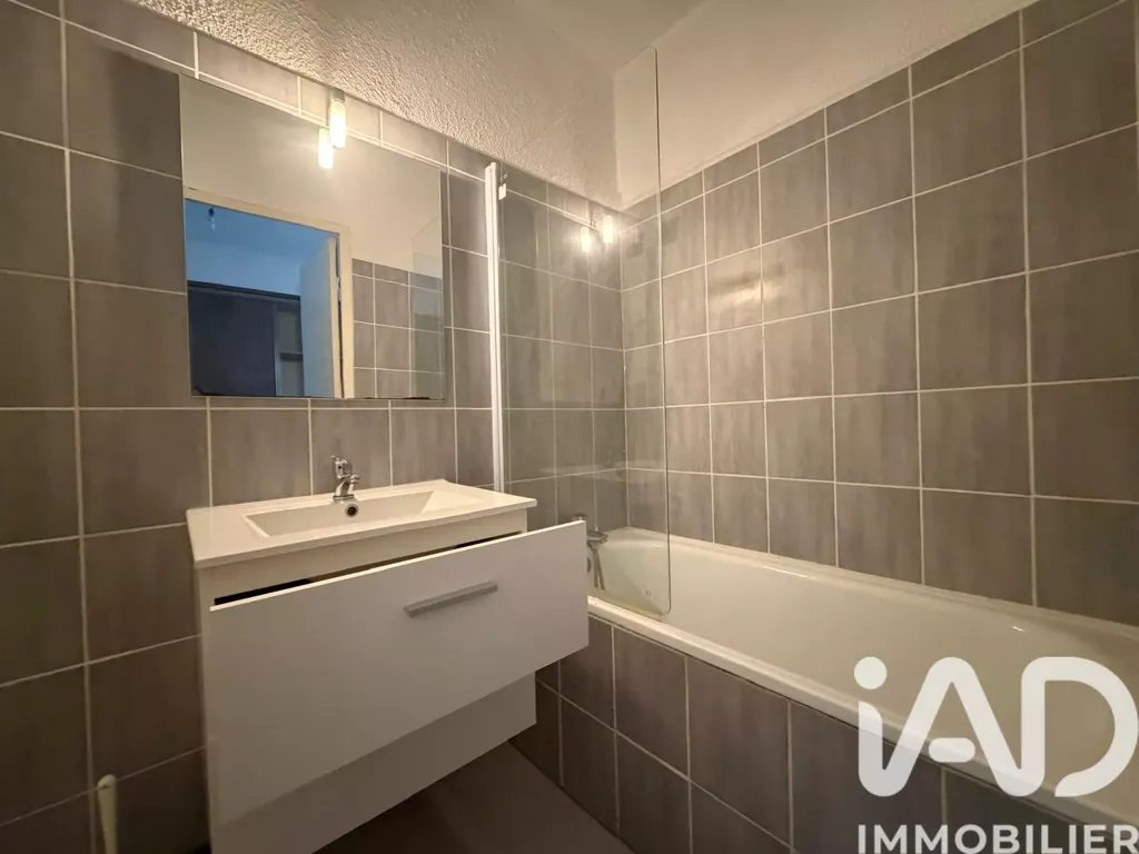 Salles de bain - Appartement Rénové avec Balcon à Digoin