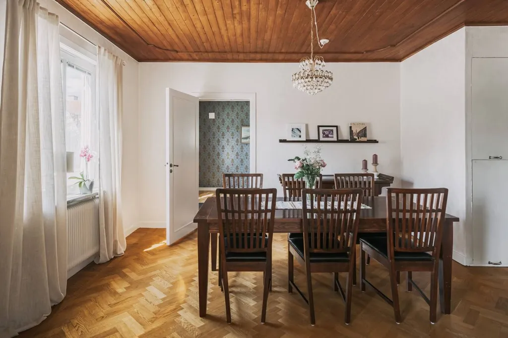 8-room house in Töreboda kommun