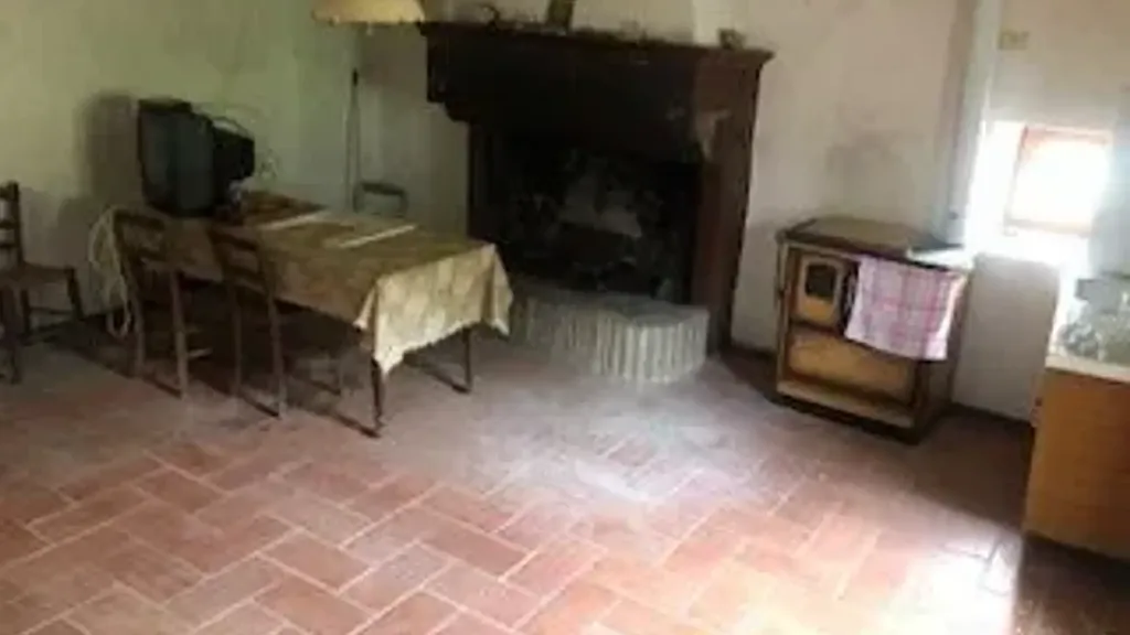 Dining Room - Rustic Apartment with Garden in San Giustino