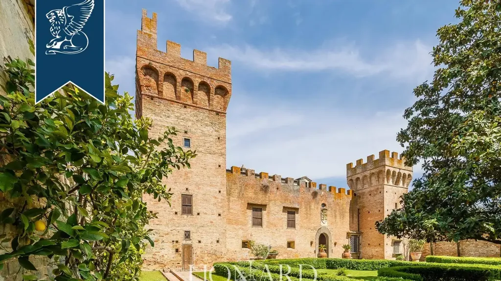 Extérieur - Historic Castle with Vineyards near Florence