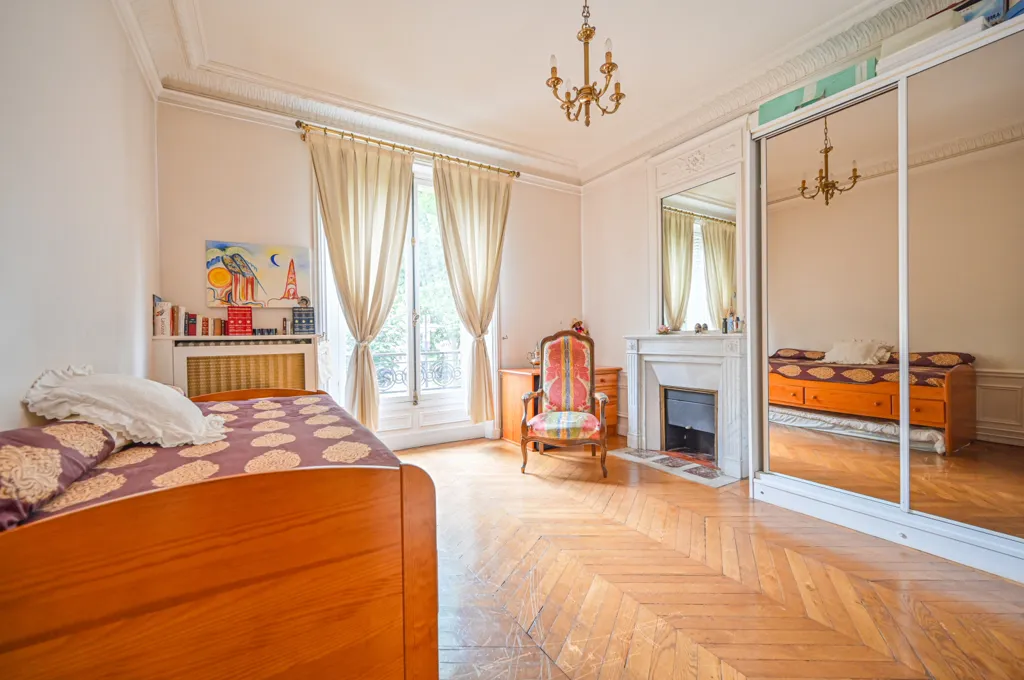 Chambres - Appartement Haussmannien avec Balcon Sud à Paris 11ème