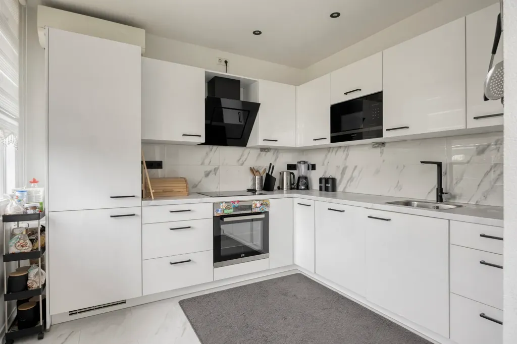 Cuisine - Maisonnette with Three Balconies in Schiedam