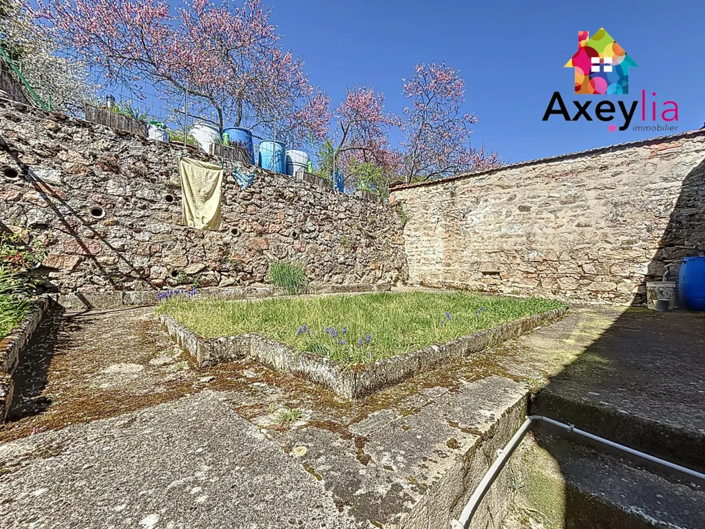 Jardin - Maison de Bourg avec Terrain et Dépendances à Renaison