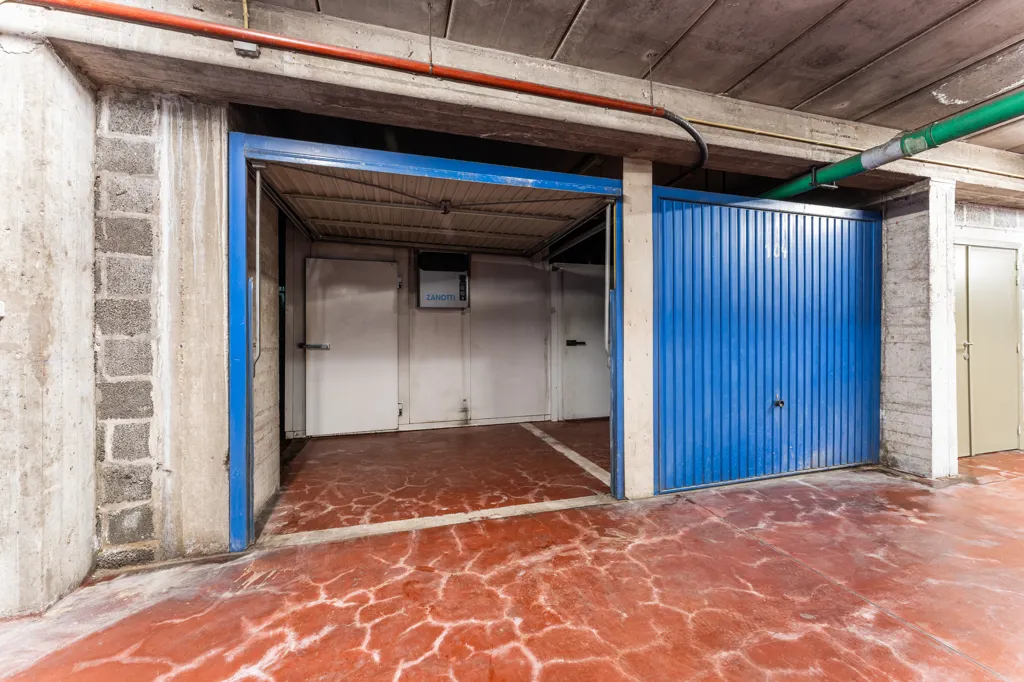 Garaaž - Commercial Ground Floor in De Panne