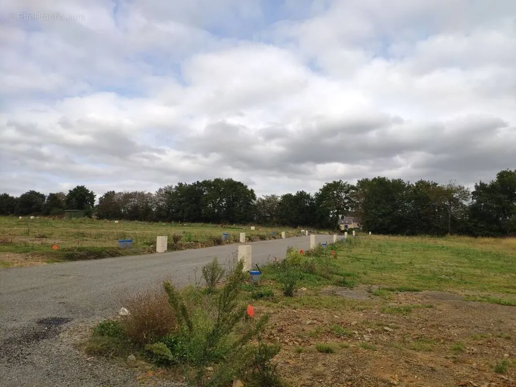 Aed - Buildable Land with South Facing in Gahard