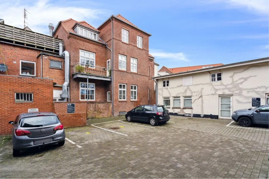 Extérieur - Mixed-Use Property with Retail Space in Tønder