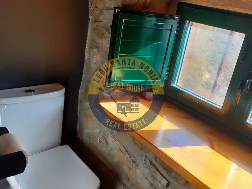 Salles de bain - Restored Chalet with Rustic Charm in León