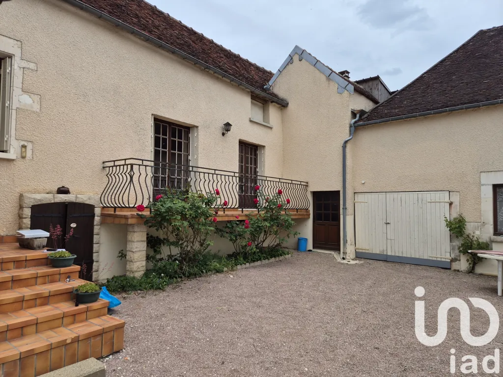 Aed - Two-Home Ensemble with Courtyard in Épineuil