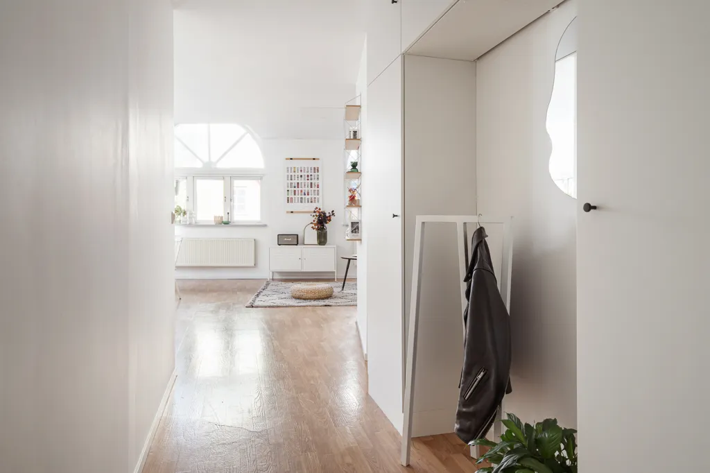 Esik - Corner Flat with High Ceilings in Göteborg