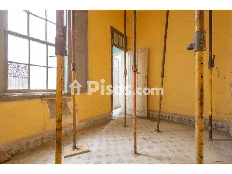 Pièces - Charming 1920s House for Renovation in Toscal