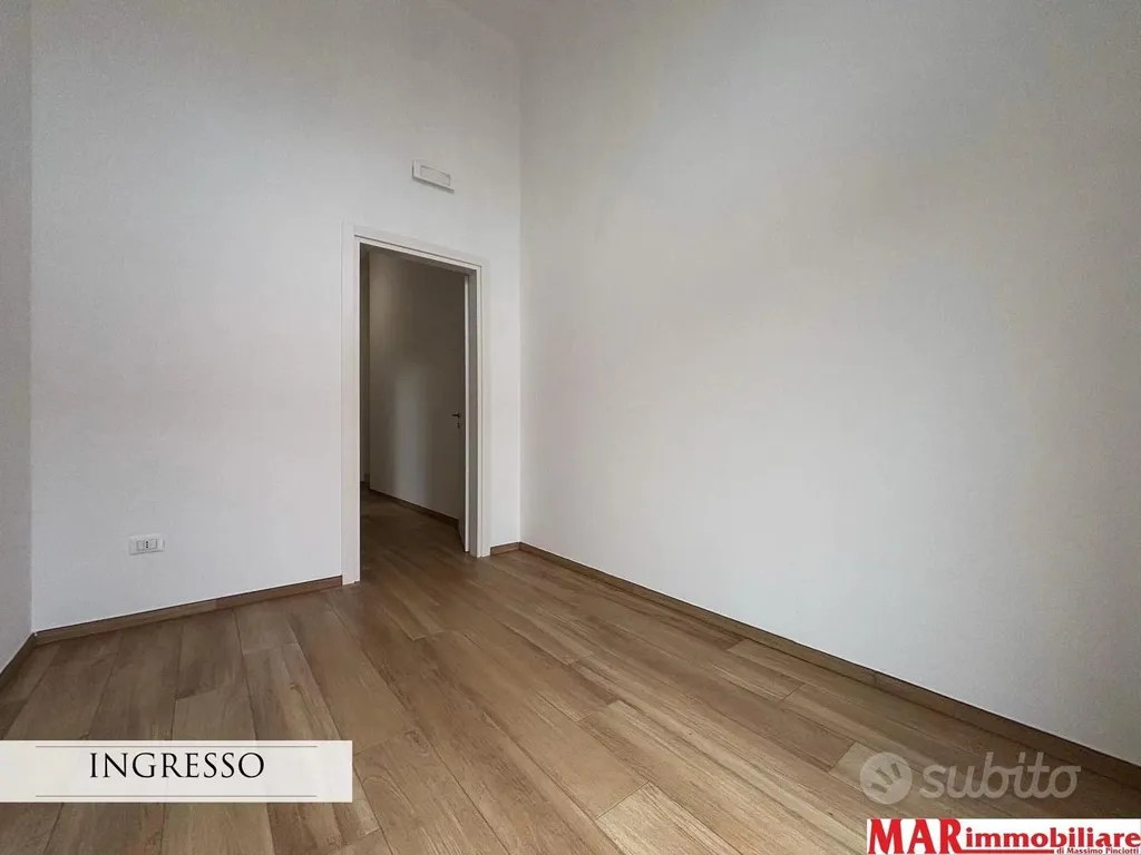Toad - Office Space with Parking in Montesilvano