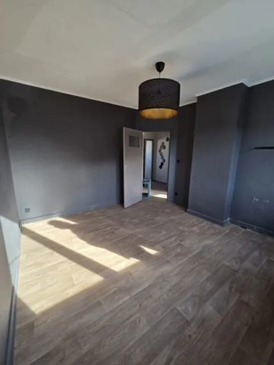 Pièces - Appartement Rénové avec Cuisine Équipée