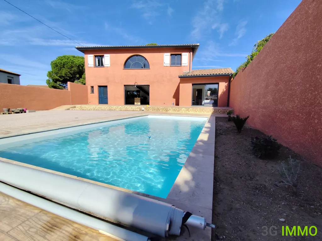 Piscine - Villa Contemporaine avec Piscine à Pomérols